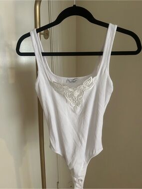 White Ribbed Lace Appliqué Bodysuit Tank Top Y2K Coquette Minimalist Size M